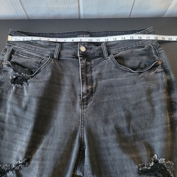 Judy Blue Skinny Fit Capri Jeans, Women’s Plus Jeans 20W, Distressed, Black, EUC - Picture 7 of 9